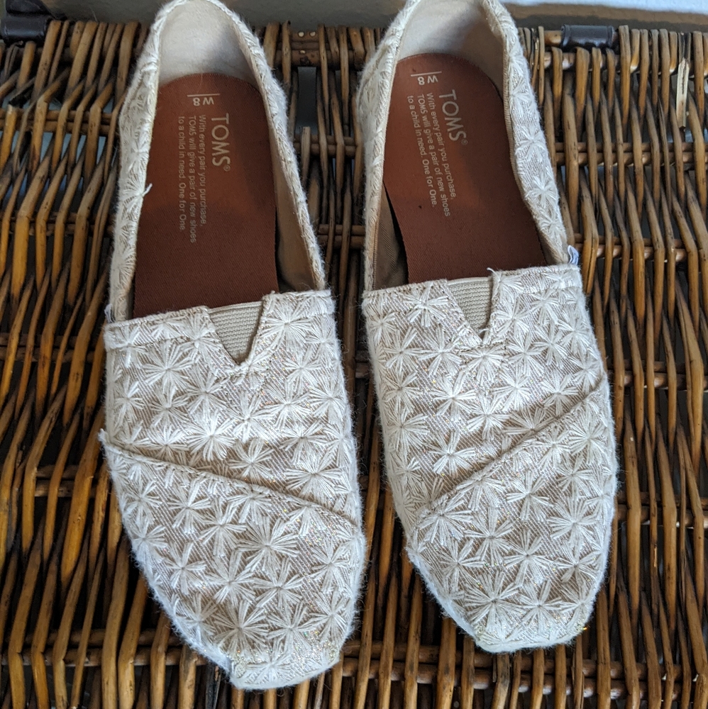 Toms Size 8